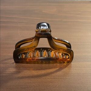 Brown Hair Claw Clip*
